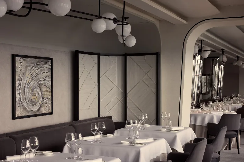 Gedeckte Tische im Restaurant Anthology an Bord der Explora I